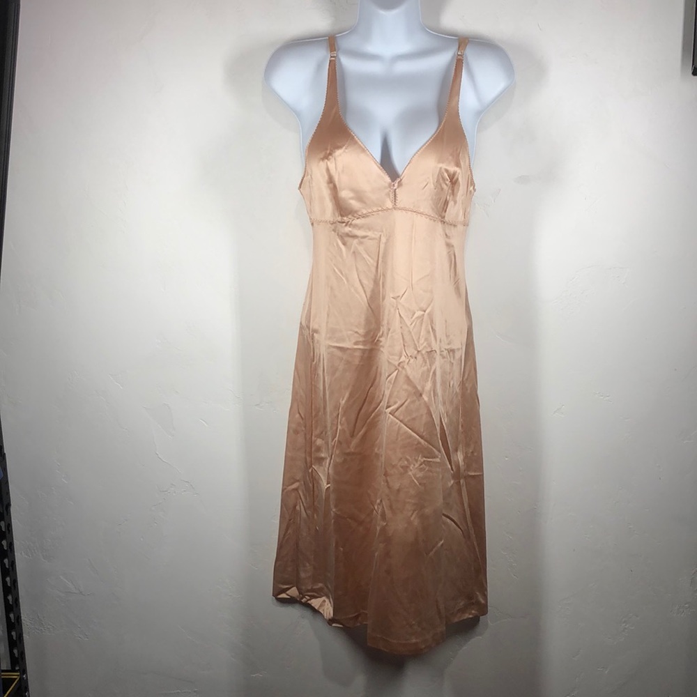 Formfit 100% nylon made in USA slip 34(10-12) tall